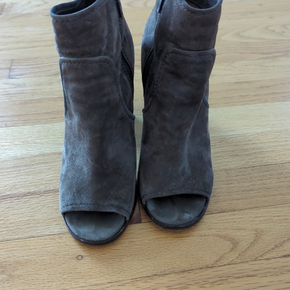 Frye Brown Peep Toe Bootie Black Suede Sz 9 Stack Heels - Picture 12 of 12